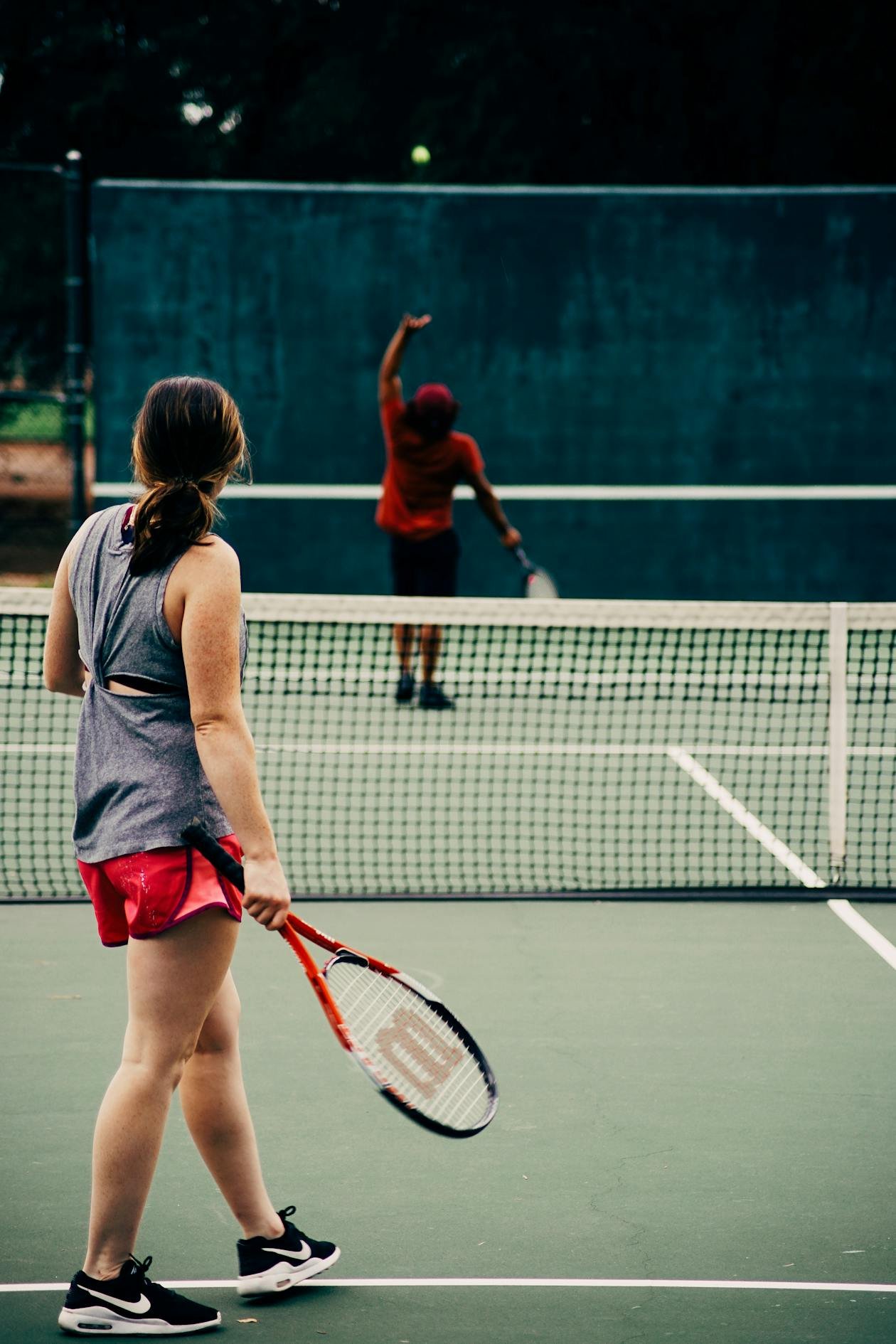 Douleur au coude et tennis elbow - meilleures raquettes tennis pour éviter douleurs au bras