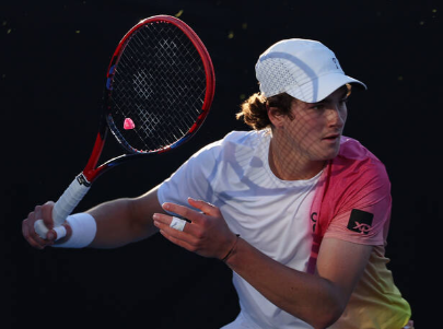 João Fonseca tennisman brésilien ATP avec sa raquette Yonex Ezone 98